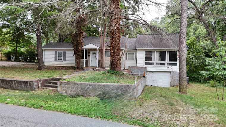 Photo of 903 W Davidson Ave Gastonia, NC 28052