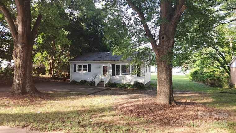 Photo of 601 E John St Matthews, NC 28105