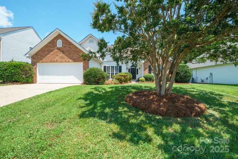 Photo of 136 Samdusky Ln Mooresville, NC 28117
