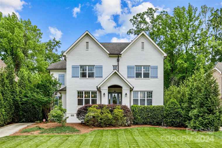 Photo of 1111 Willhaven Dr Charlotte, NC 28211