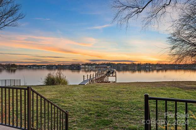 21608 Norman Shores Dr, Cornelius, NC 28031 | MLS# 2137246 | Redfin