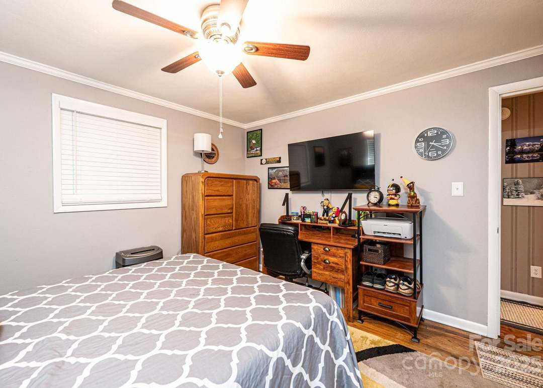 3842 Dowell St, Hickory, NC 28602