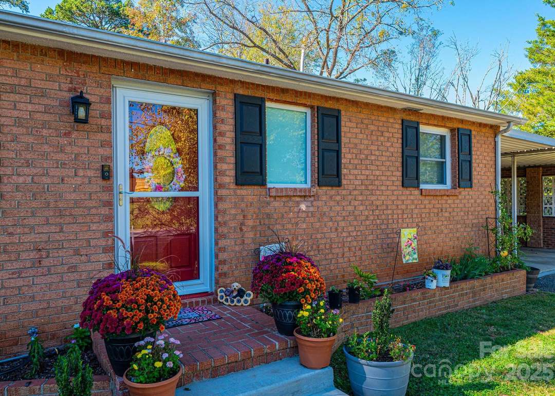 3842 Dowell St, Hickory, NC 28602