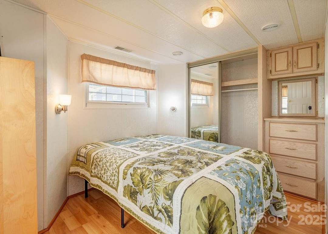 52 Strollers Ln, Waynesville, NC 28785