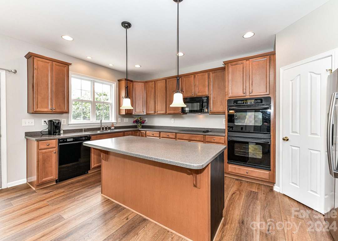 7743 Whisperingwood Dr, Harrisburg, NC 28075