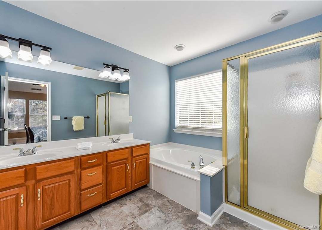 5651 Cambridge Bay Dr, Charlotte, NC 28269