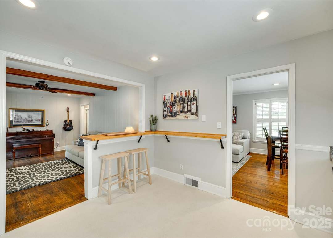 7026 Tabor Ln, Charlotte, NC 28211