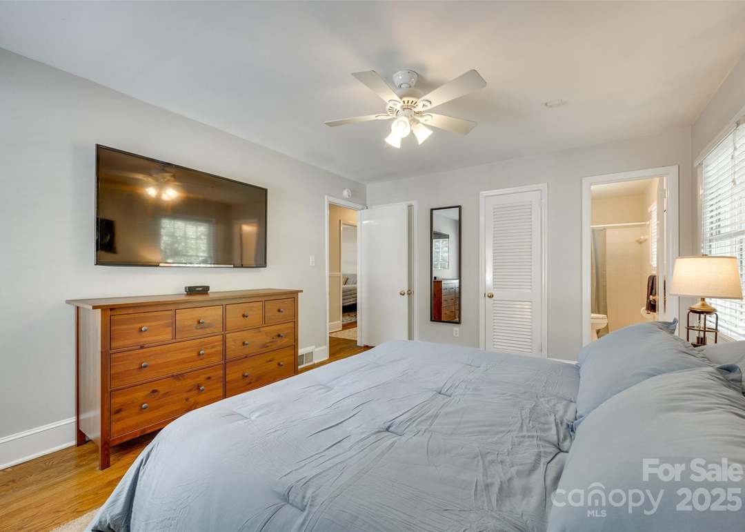 7026 Tabor Ln, Charlotte, NC 28211