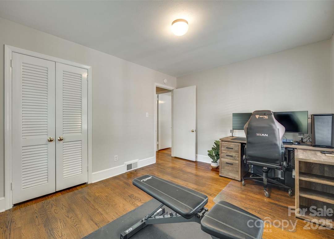 7026 Tabor Ln, Charlotte, NC 28211