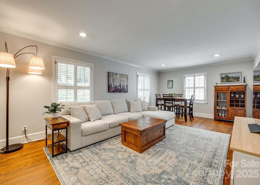 7026 Tabor Ln, Charlotte, NC 28211