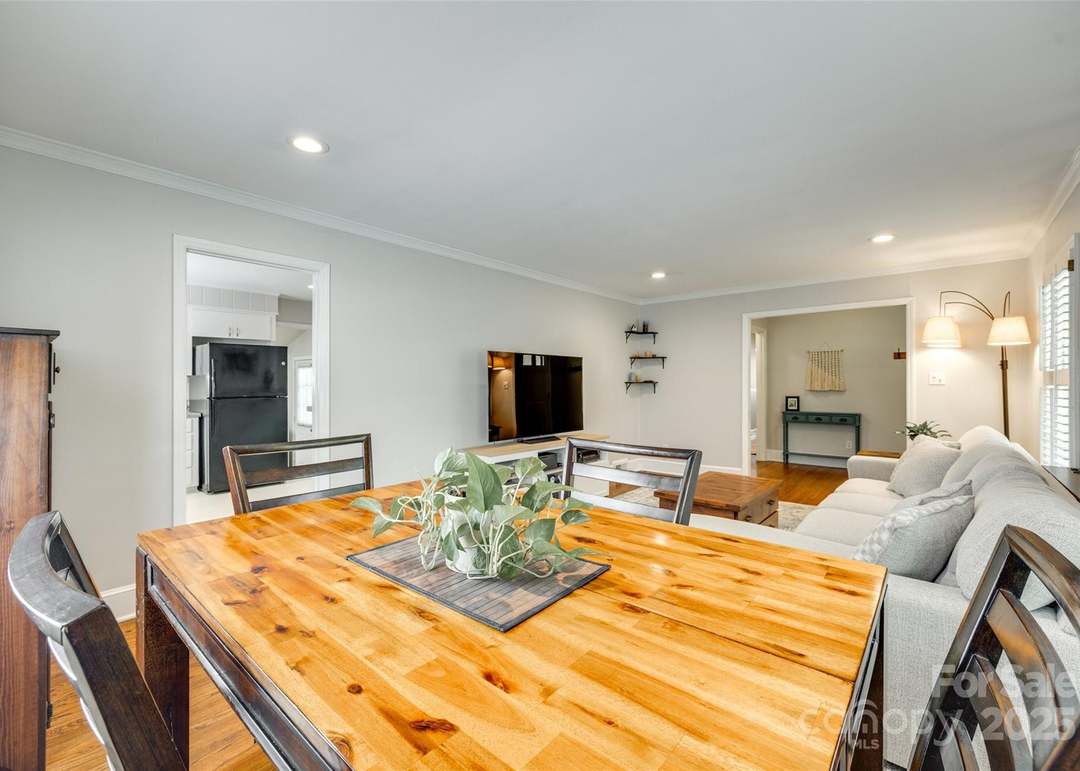 7026 Tabor Ln, Charlotte, NC 28211