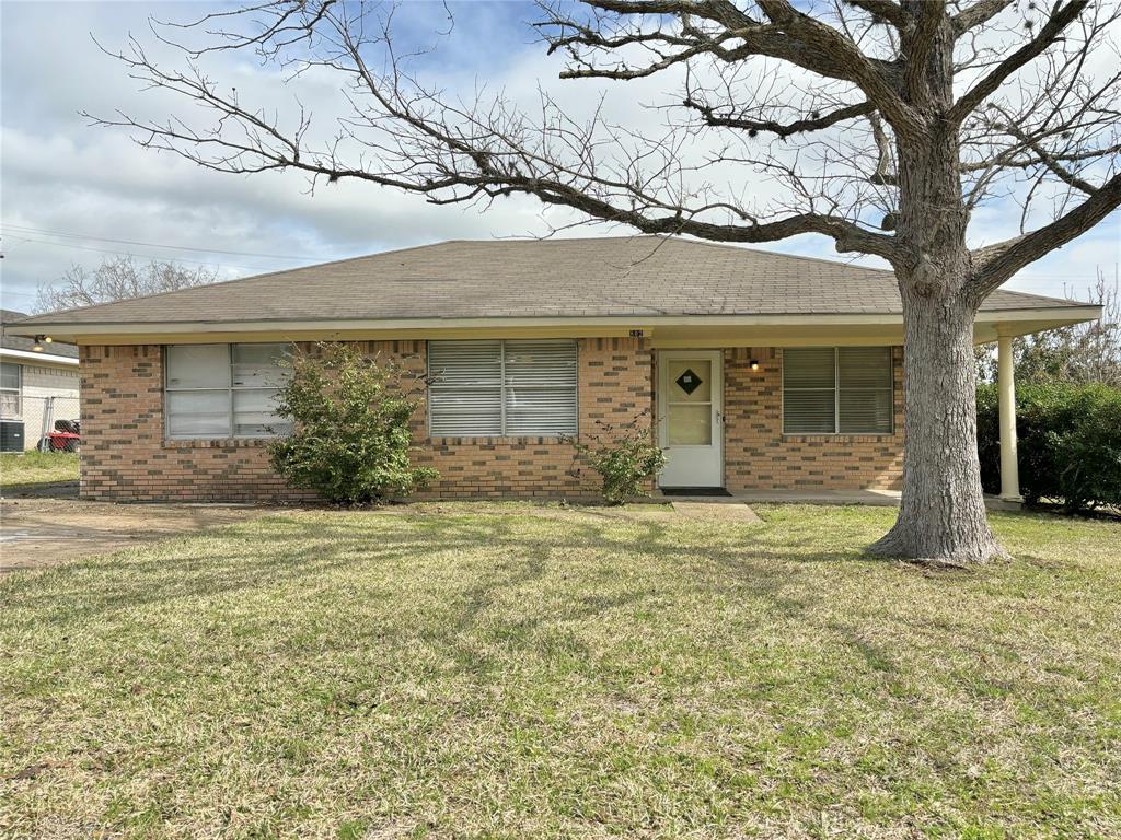 802 Hillside Dr, Brenham, TX 77833 | MLS# 42042230 | Redfin