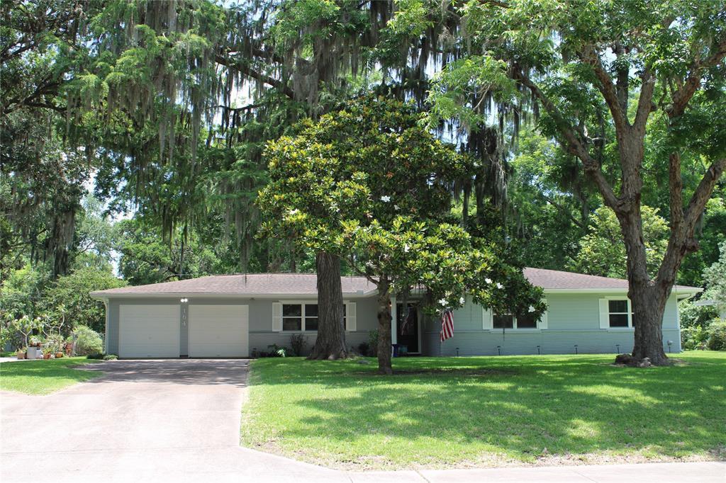 164 Oak Dr, Lake Jackson, TX 77566 | MLS# 45181296 | Redfin