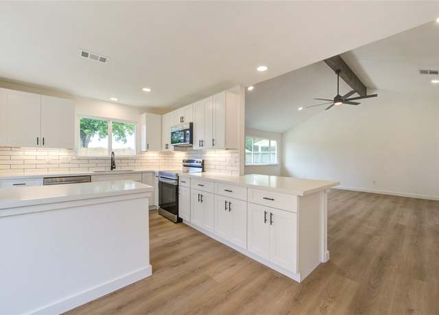 Property at 7134 Ridgeberry Dr, Houston, TX 77095, 3 beds, 2 baths