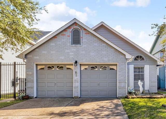 Property at 928 Hartman Dr, Baytown, TX 77521, 3 beds, 2 baths