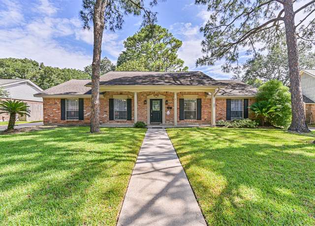 Property at 114 Wyndwood Dr, Seabrook, TX 77586, 4 beds, 2 baths