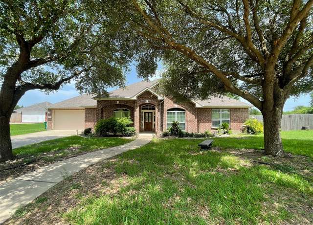 Property at 1907 Rosenbaum Dr, Brenham, TX 77833, 3 beds, 2 baths