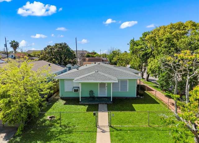 Property at 4827 Avenue Q 1/2, Galveston, TX 77551, 3 beds, 1 bath