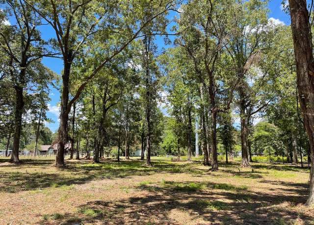 Property at 5 River Terrace Rd, Huffman, TX 77336