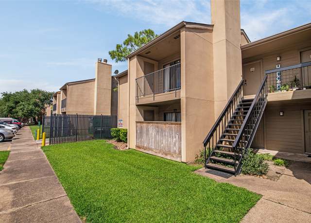 Property at 3300 Pebblebrook Dr #106, Seabrook, TX 77586, 2 beds, 1.5 baths