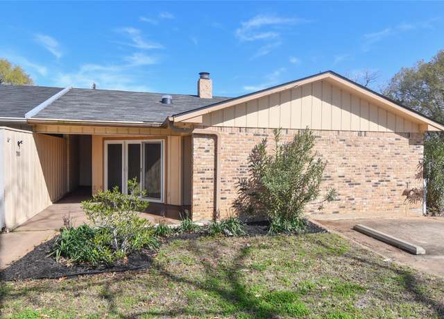 Property at 700 S Chappell Hill St, Brenham, TX 77833, 2 beds, 2 baths