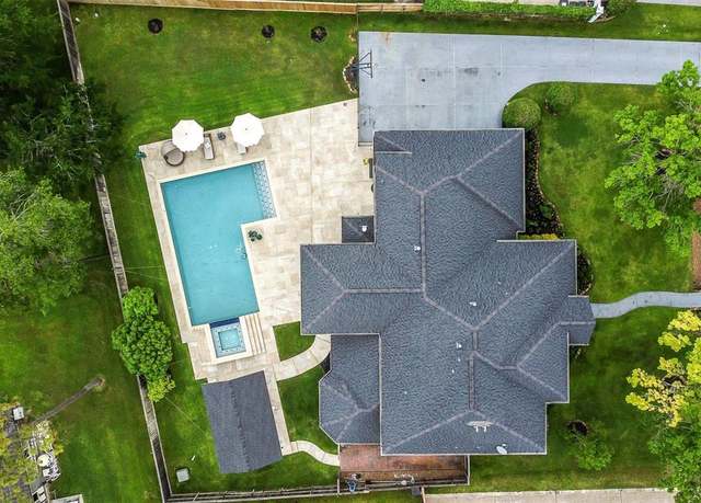 Property at 802 Shady Bend Ln, Friendswood, TX 77546, 4 beds, 5 baths