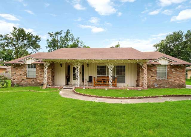 Property at 408 Rolling Wood Rd, Baytown, TX 77520, 3 beds, 2 baths