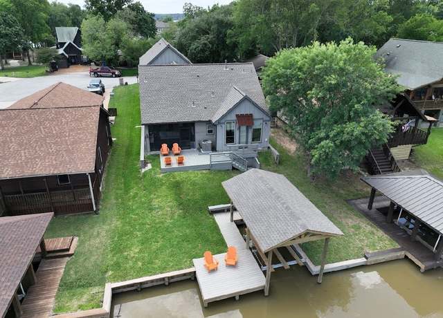 Property at 10 Hunters Creek Dr, Huntsville, TX 77340, 3 beds, 2.5 baths