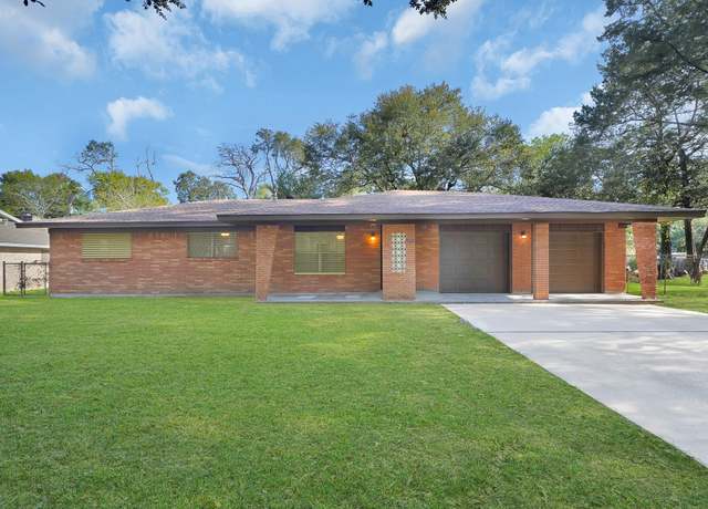 Property at 806 Moody Ave, League City, TX 77573, 4 beds, 3 baths