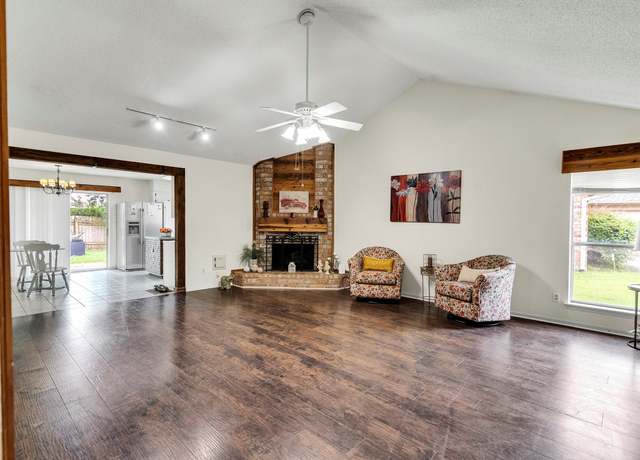 Property at 402 Heathgate Dr, Houston, TX 77062, 3 beds, 2 baths