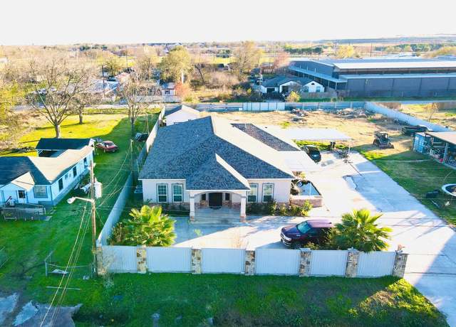 Property at 15605 Ennis Rd, Sugar Land, TX 77498, 4 beds, 4.5 baths