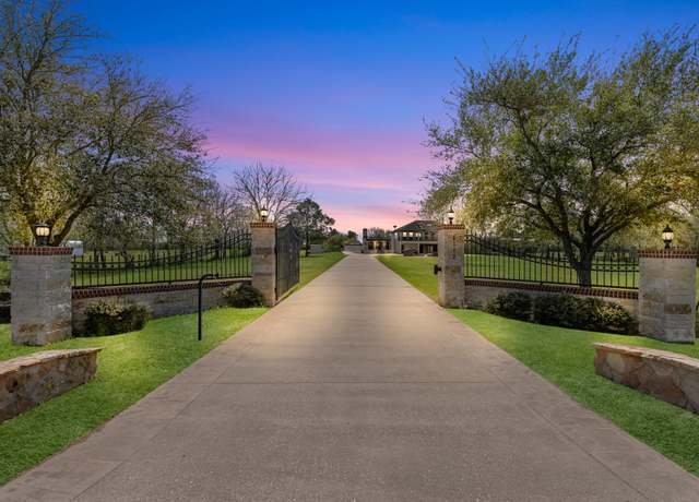 Property at 1112 Misty Way Dr, Crosby, TX 77532, 3 beds, 4.5 baths