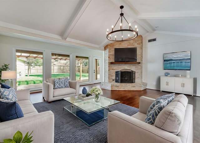 Property at 7806 Windswept Ln, Houston, TX 77063, 3 beds, 2 baths