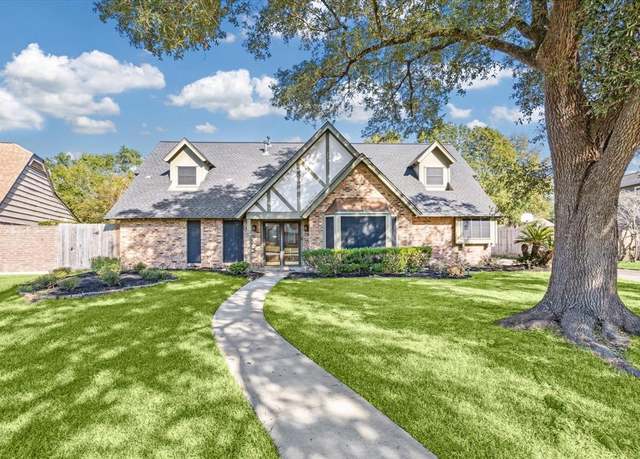 Property at 914 Forest Lake Dr, Seabrook, TX 77586, 4 beds, 2.5 baths