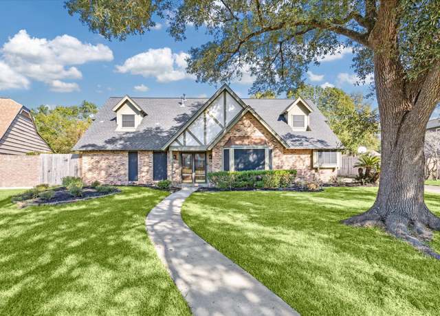 Property at 914 Forest Lake Dr, Seabrook, TX 77586, 4 beds, 2.5 baths