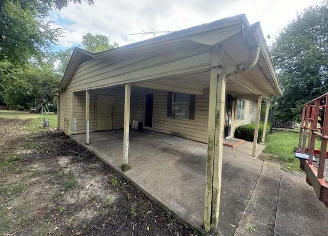 Property at 105 W Dallas St, Wolfe City, TX 75496, 3 beds, 1 bath