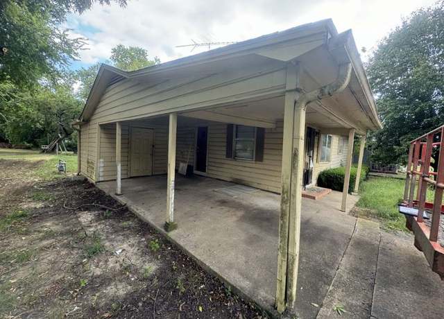 Property at 105 W Dallas St, Wolfe City, TX 75496, 3 beds, 1 bath