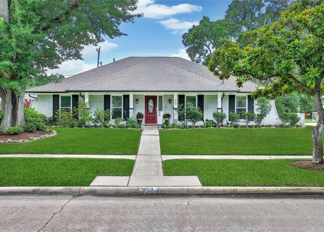 Property at 963 Thornton Rd, Houston, TX 77018, 3 beds, 2 baths