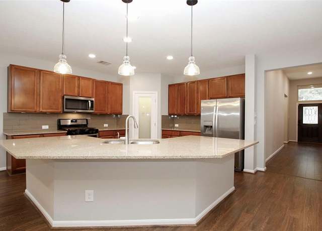 Property at 1938 Elkington Cir, Conroe, TX 77304, 3 beds, 2 baths