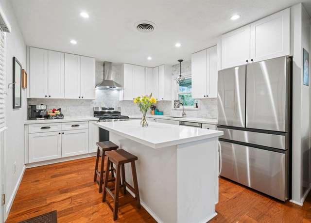 Property at 2407 Willowby Dr, Houston, TX 77008, 3 beds, 2 baths