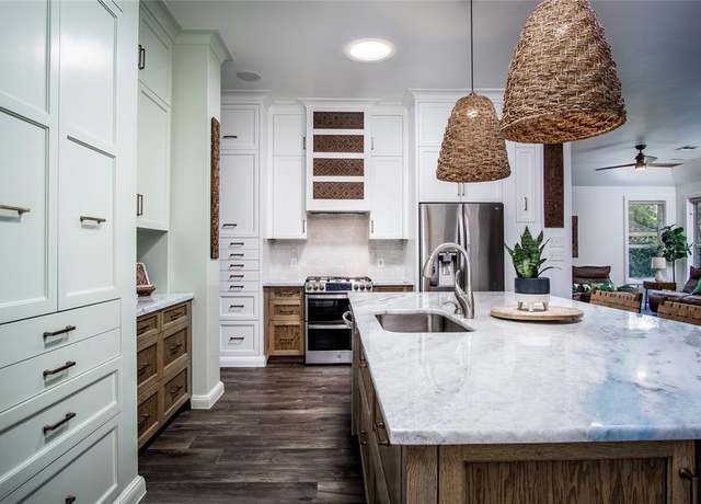 Property at 10 Belcarra Pl, The Woodlands, TX 77382, 3 beds, 2.5 baths