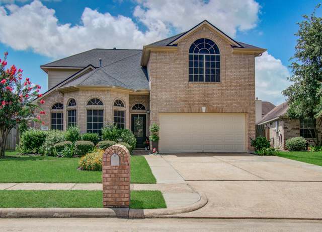 Property at 206 Boxwood Dr, Baytown, TX 77520, 4 beds, 2.5 baths