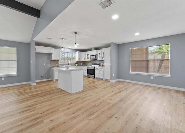 Property at 10723 Mackenzie Dr, Houston, TX 77086, 3 beds, 2 baths