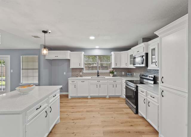 Property at 10723 Mackenzie Dr, Houston, TX 77086, 3 beds, 2 baths