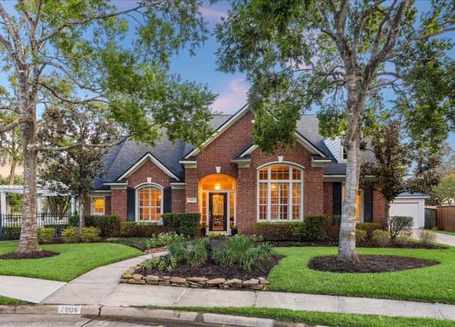 Property at 7806 Elm Tree Ct, Sugar Land, TX 77479, 4 beds, 2.5 baths