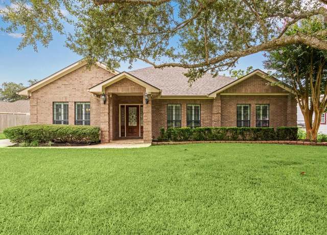 Property at 201 W Timberlane Dr, Alvin, TX 77511, 3 beds, 2.5 baths
