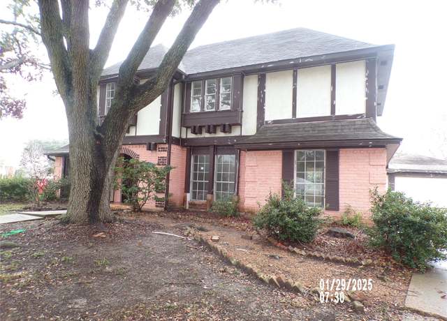 Property at 7703 Braesridge Ct, Houston, TX 77071, 3 beds, 2.5 baths