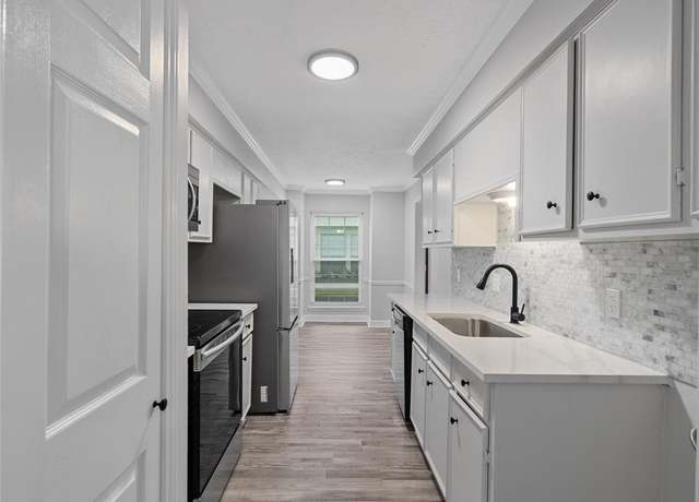 Property at 13286 Trail Hollow Dr, Houston, TX 77079, 2 beds, 2.5 baths