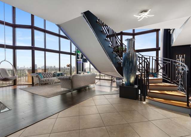 Property at 3350 Mccue Rd #2404, Houston, TX 77056, 3 beds, 2.5 baths