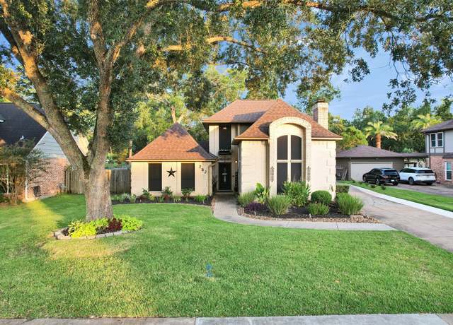Property at 702 Olde Oaks Dr, Dickinson, TX 77539, 4 beds, 2.5 baths